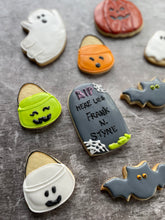 Load image into Gallery viewer, Trick or treat cookies
